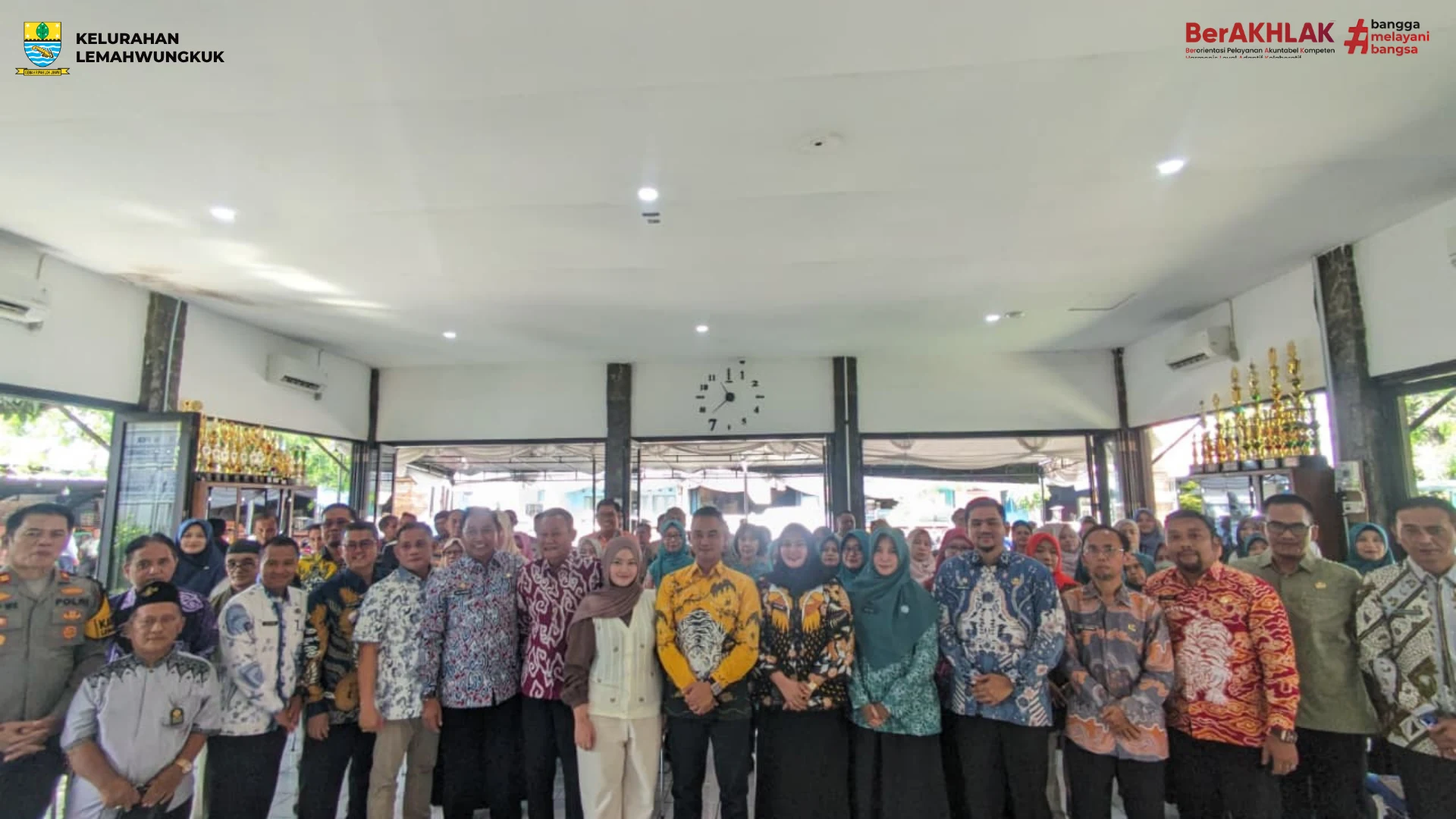 Serah Terima Jabatan Camat dan Lurah se-Kecamatan Lemahwungkuk Berlangsung Hangat dan Penuh Kekeluargaan