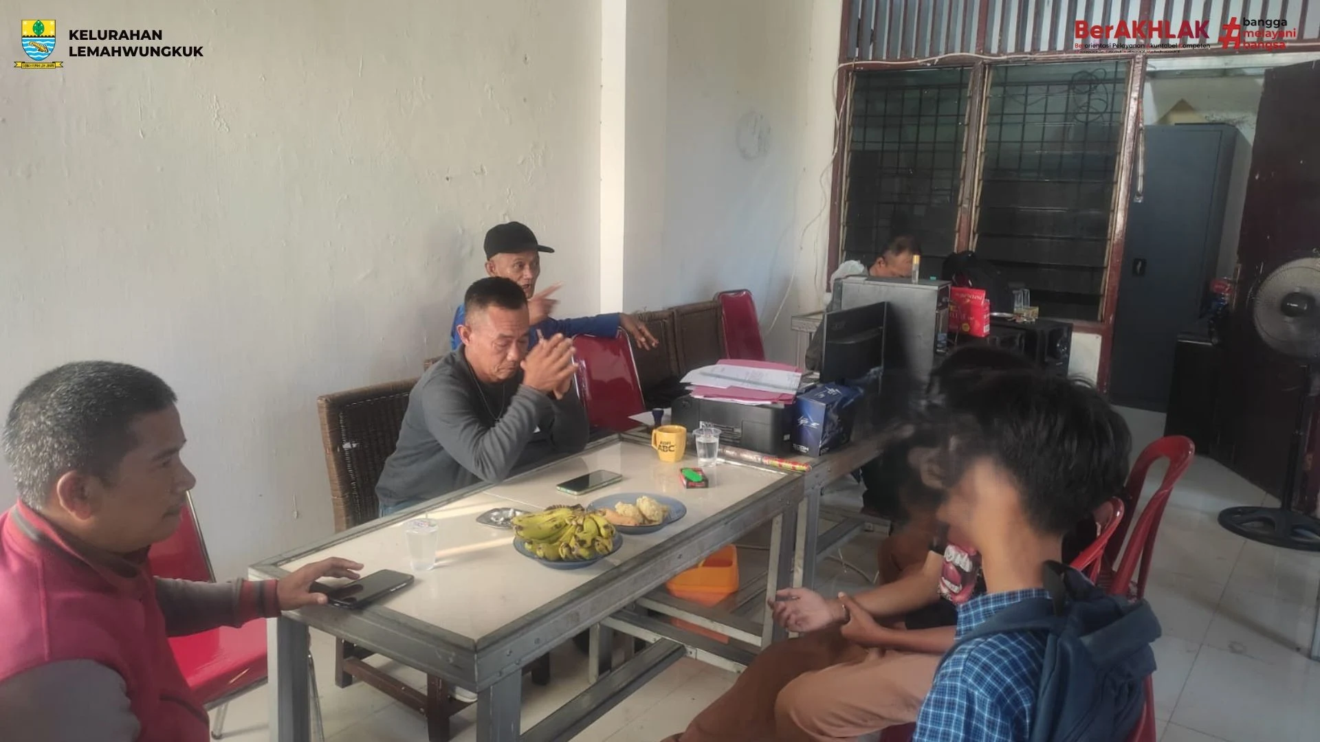 Kelurahan Melakukan Pembinaan Pelajar yang Diduga Bolos Saat Jam Pelajaran di Wilayah Kelurahan Lemahwungkuk