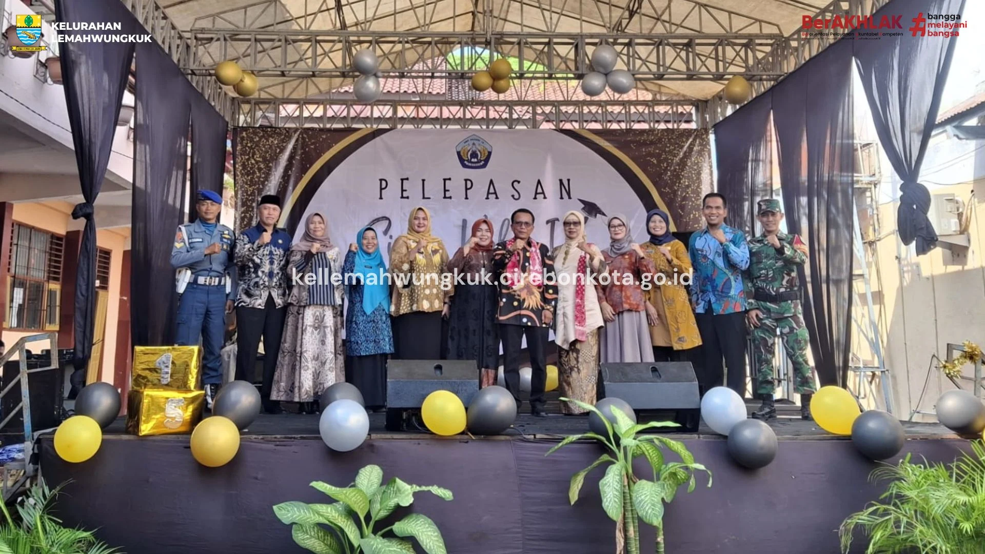 Lurah Lemahwungkuk Turut Melepas Siswa SMPN 15 Kota Cirebon